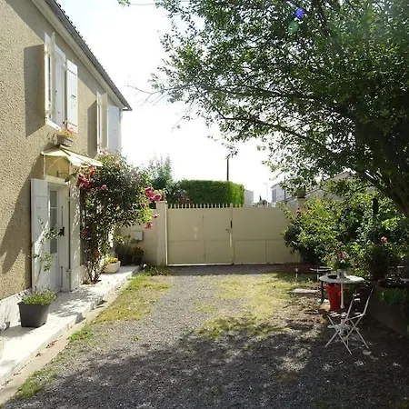 Tres Grande Maison La Rochelle 10 Min De L'ocean Отель *
